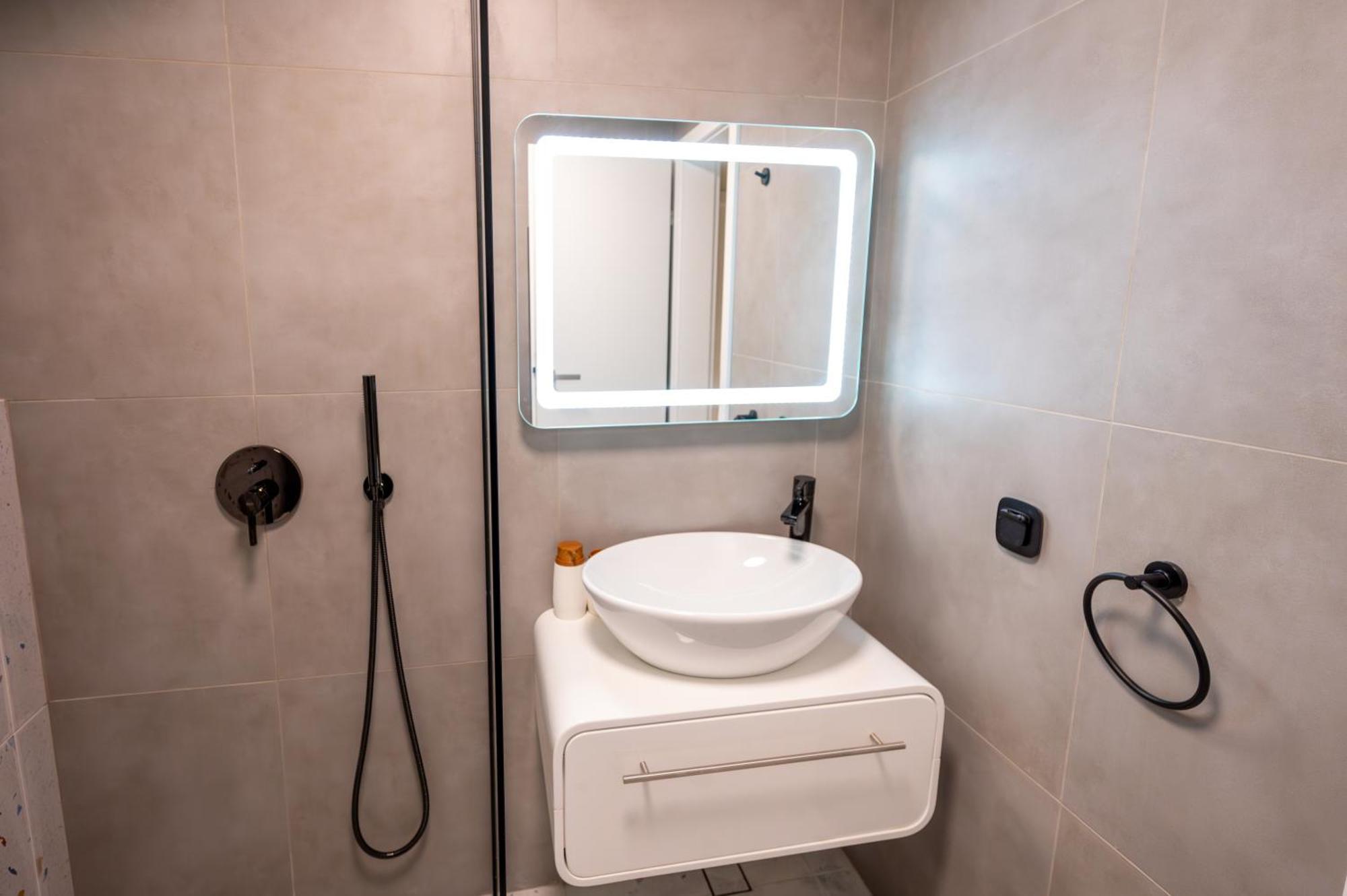 Design 1Bdr Apartment Near City Center София Экстерьер фото